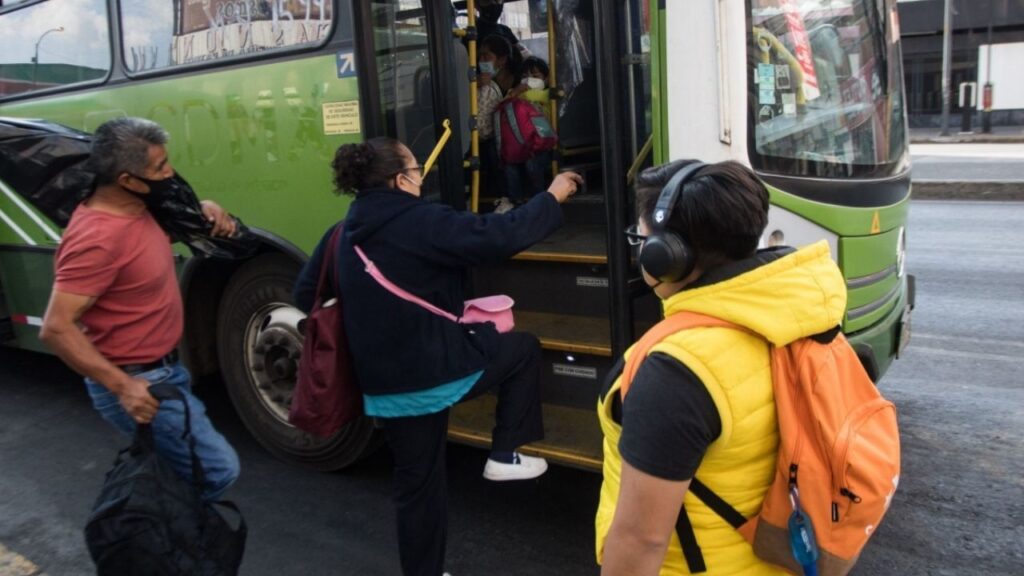 Consejos de seguridad en transporte publico para mujeres que viajan solas 2
