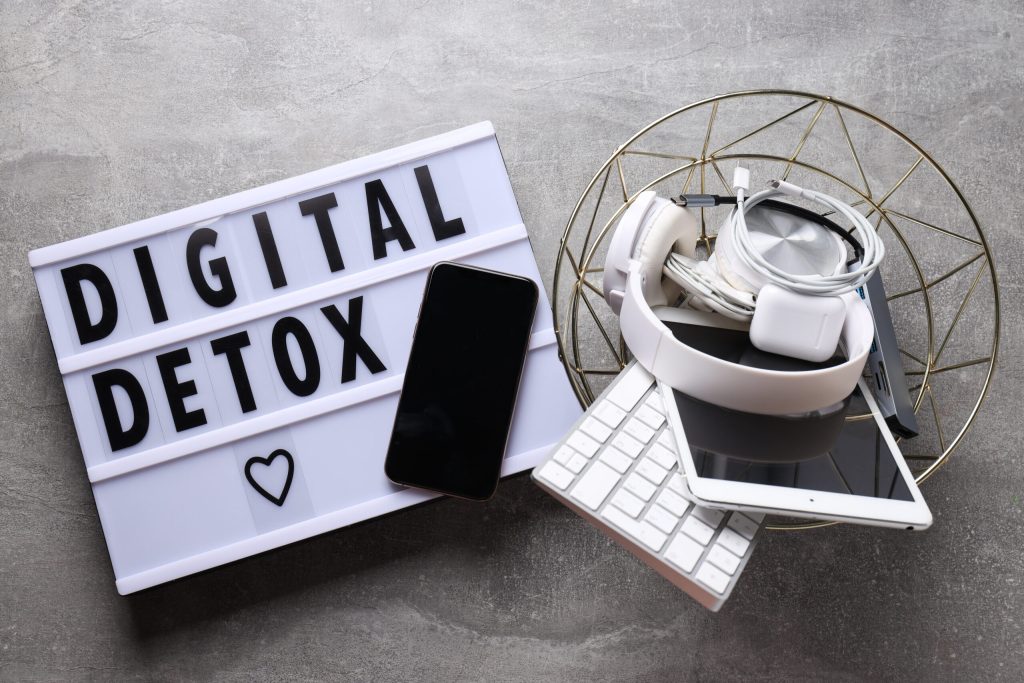 Detox digital y bienestar para mujeres en Islandia: desconexión total 1 Detox digital y bienestar para mujeres en Islandia 2