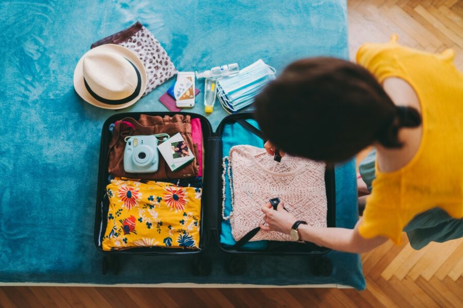 Qué meter en la maleta para tu primer viaje sola: checklist completo según clima y destino 1 Que meter en la maleta para tu primer viaje sola