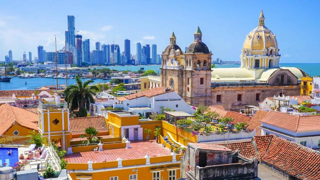 Destinos baratos y seguros para mujeres que viajan solas 14 colombia