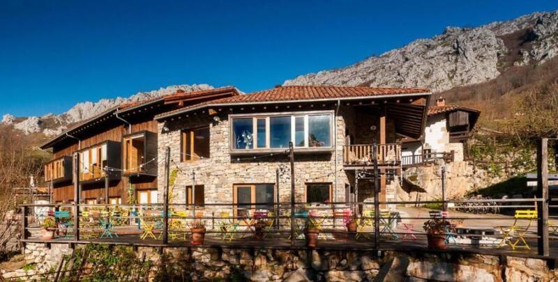 Casas rurales y eco-lodges para mujeres que viajan solas en España: seguridad y experiencias únicas 1 Casas rurales y eco lodges para mujeres que viajan solas en Espana 2